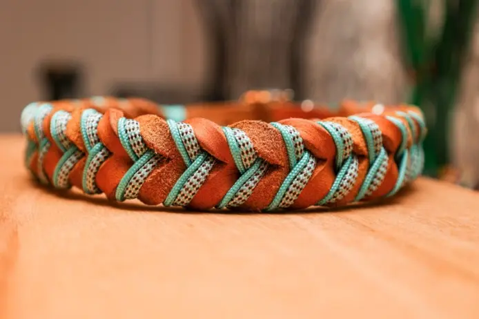 Lederen halsband met paracard